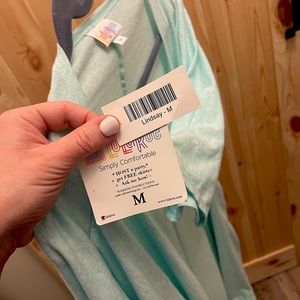 NWT LuLaRoe Lindsay size medium